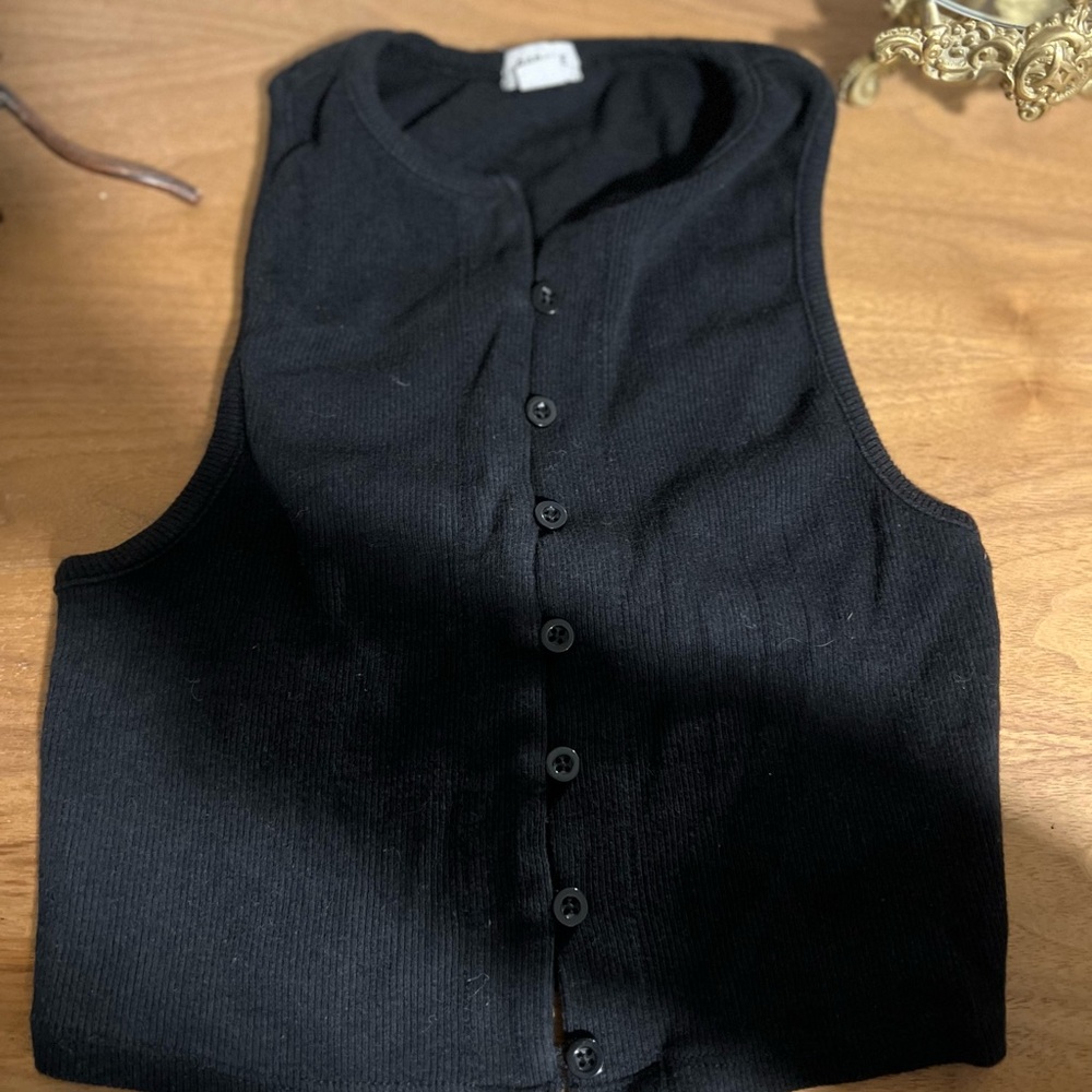 Black Button-Up Sleeveless Top